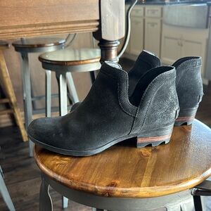 Sorel Black Suede Ankle Booties Size 9